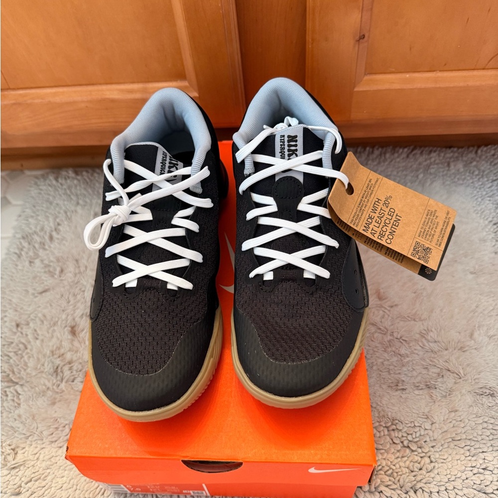 Nike Women’s Black and White Sneakers, 7.5 (size 6 in Men’s)